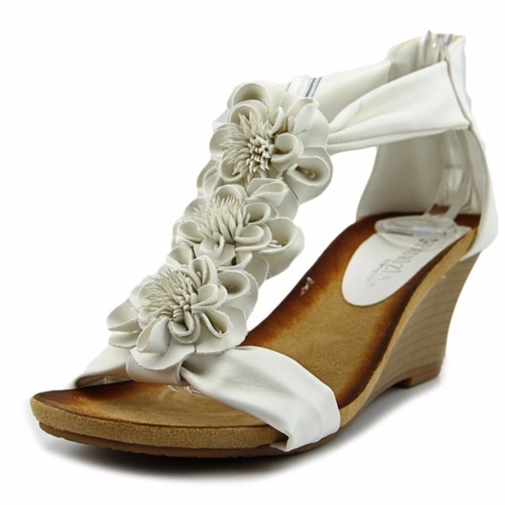 Patrizia by Spring Step Isabella White Flower Sandals Size 8.5 Women’s